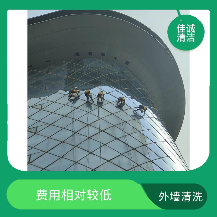 酒店幕墙清洗 人员经过培训持证上岗 拥有多种高空作业设备