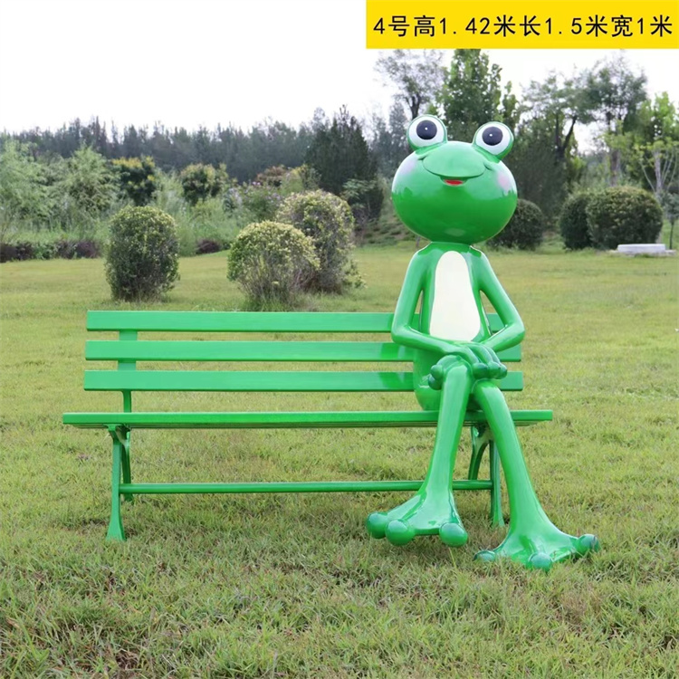 卡通青蛙雕塑 抽象青蛙王子雕像 玻璃钢彩绘动物定制