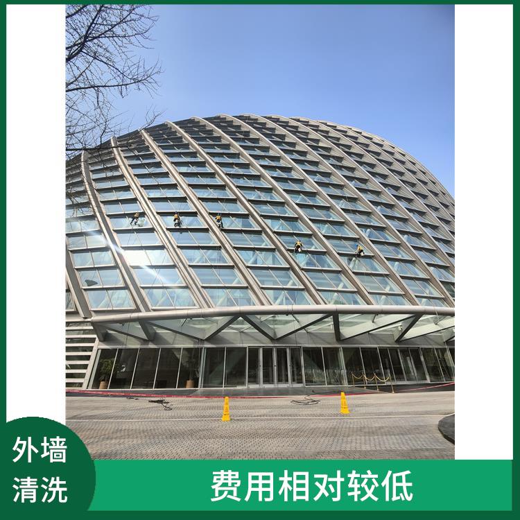 大楼外墙清洗保洁 减少长期维修的费用 拥有多种高空作业设备
