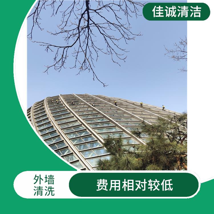 密云区高空外墙清洗公司 费用相对较低 拥有多种高空作业设备