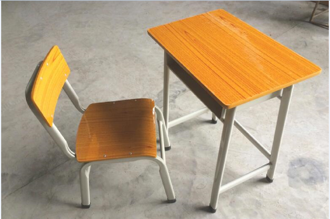 批发供应玉林兴业课桌椅图片,橡木课桌椅