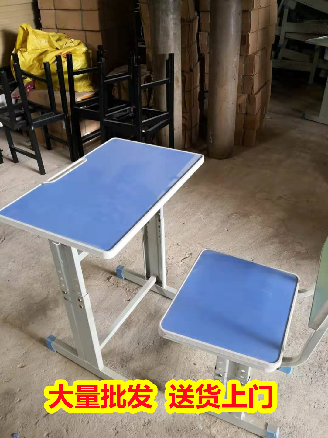 批发供应百色西林全木课桌椅,可折叠课桌椅