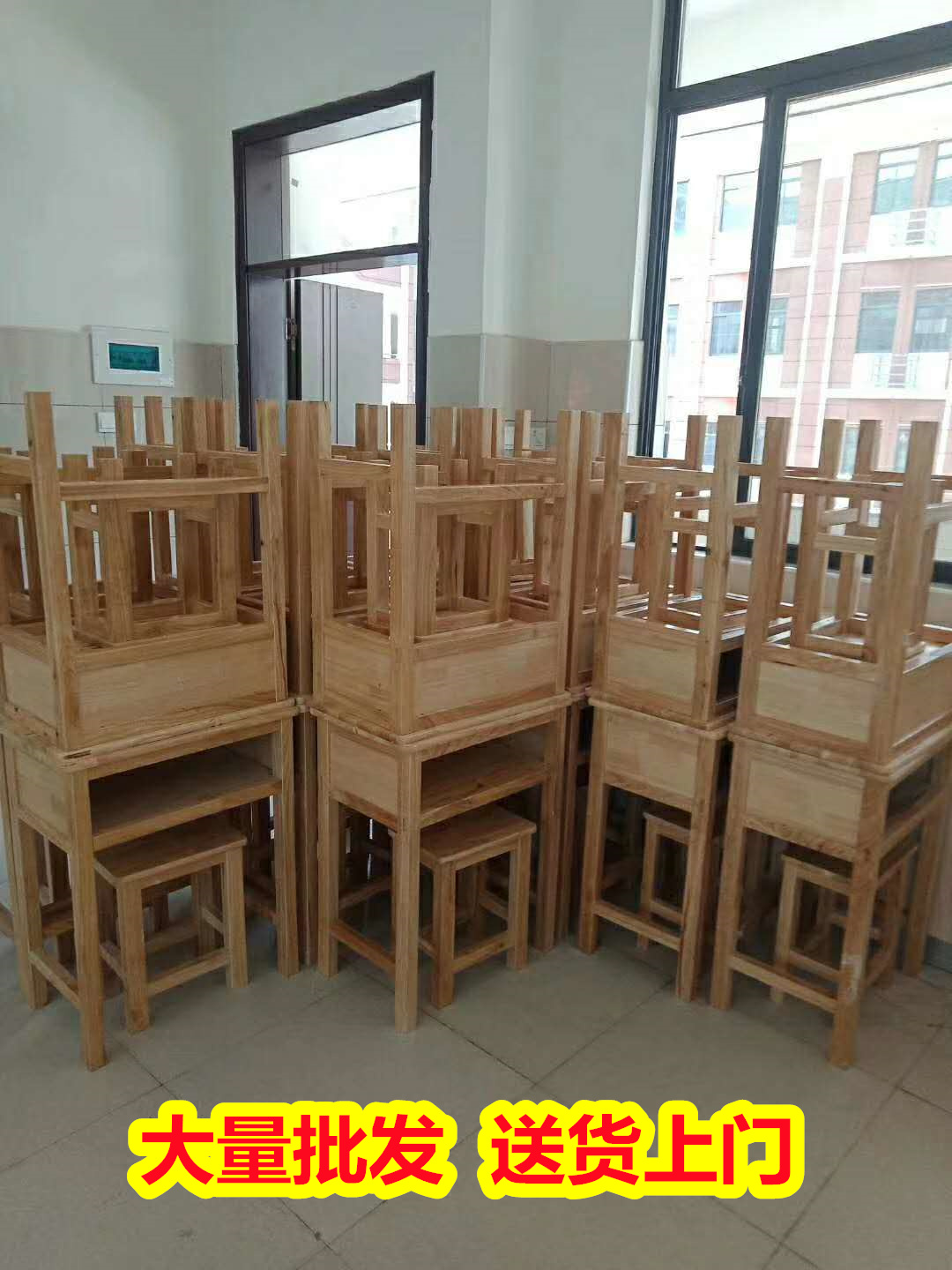 批发供应崇左龙州单人课桌椅价格,实木单人课桌椅