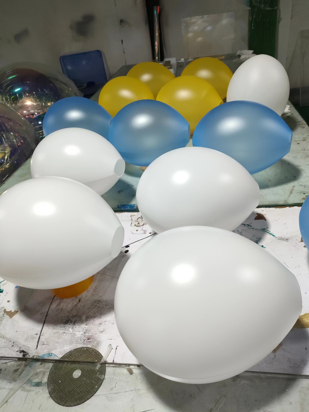 亚克力 彩色气球灯罩异形定制户外发光装饰