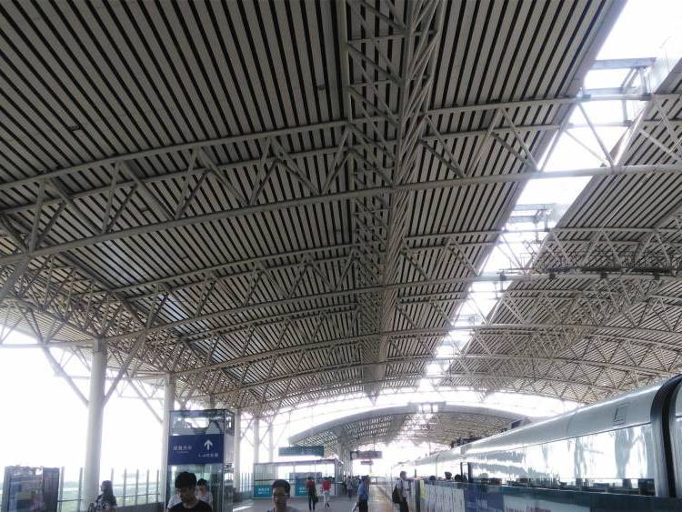 汽车站火车站飞机场候车大厅网架管桁架钢结构及雨棚设计、施工安装