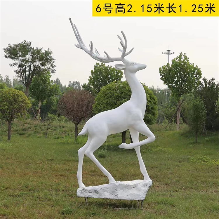 玻璃钢白色小鹿雕塑 仿真母子鹿组合公园动物雕塑摆件 永景园林
