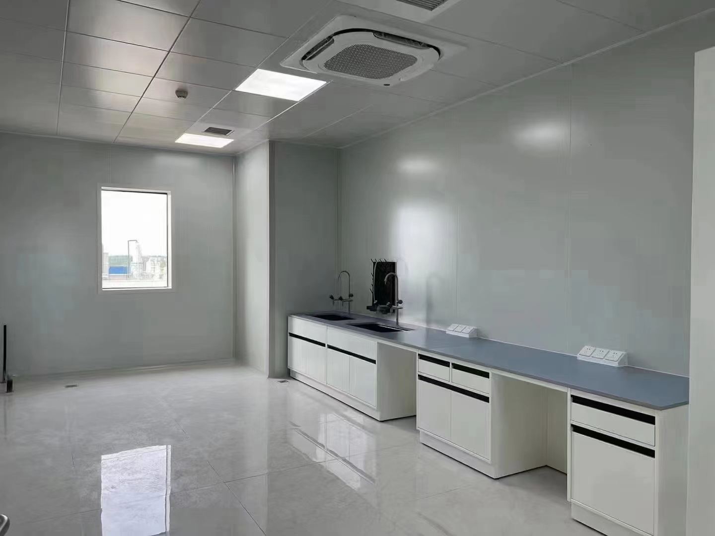 钦州实验室家具-仪器台-通风柜-酸碱柜-气瓶柜-实验台上门安装服务