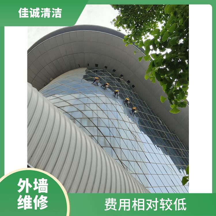 西城区建筑物外墙维修公司 费用相对较低 拥有多种高空作业设备