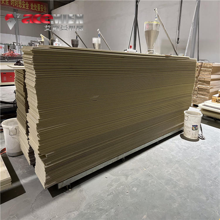 木塑型材生产设备_碳晶板生产设备_石塑墙板设备 艾成机械 PLC触摸屏控制
