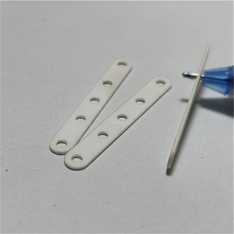 氧化铝陶瓷基片微孔加工氮化硅微结构激光蚀刻/十字孔加工