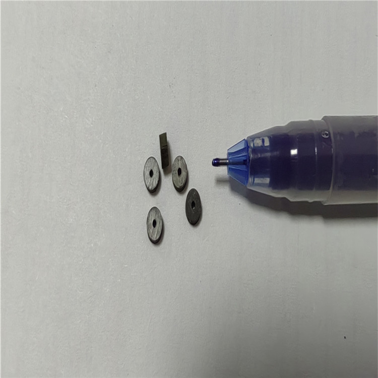 天津氧化陶瓷微细孔加工氧化锆十字孔/菱形孔激光加工