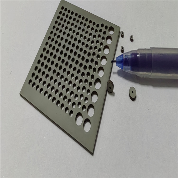 北京氧化铝陶瓷微孔加工碳化硅十字孔/方孔激光加工