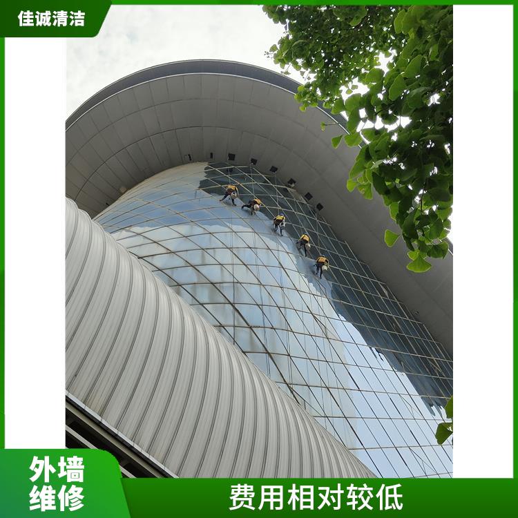 海淀区建筑物外墙打胶电话 费用相对较低 拥有多种高空作业设备