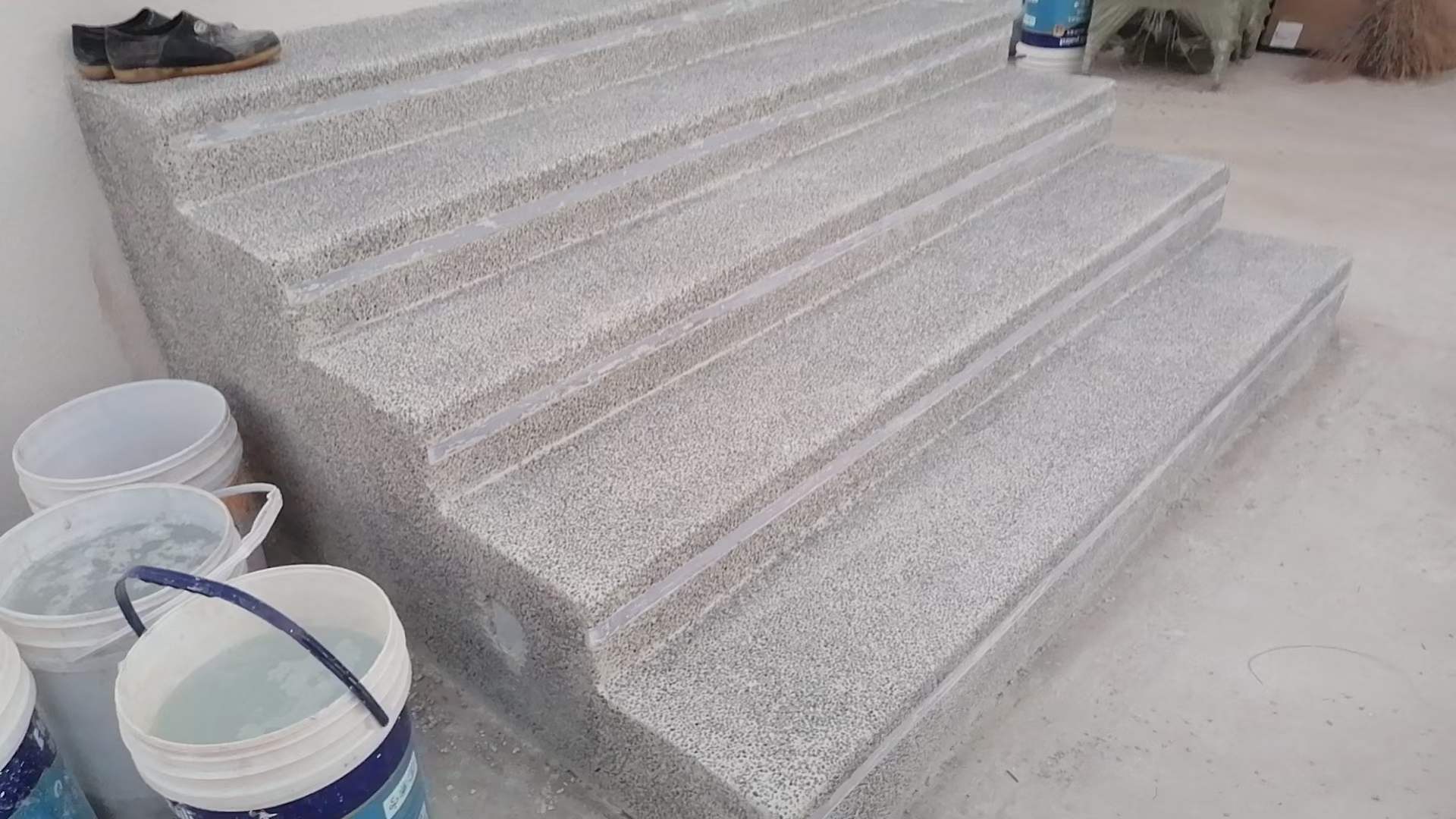 南京度假区彩色轻度洗砂路面 水洗石坐凳 花坛 台阶装饰应用效果