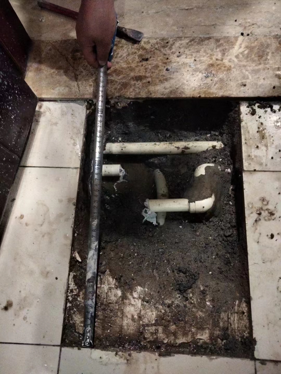 厨房水管漏水维修