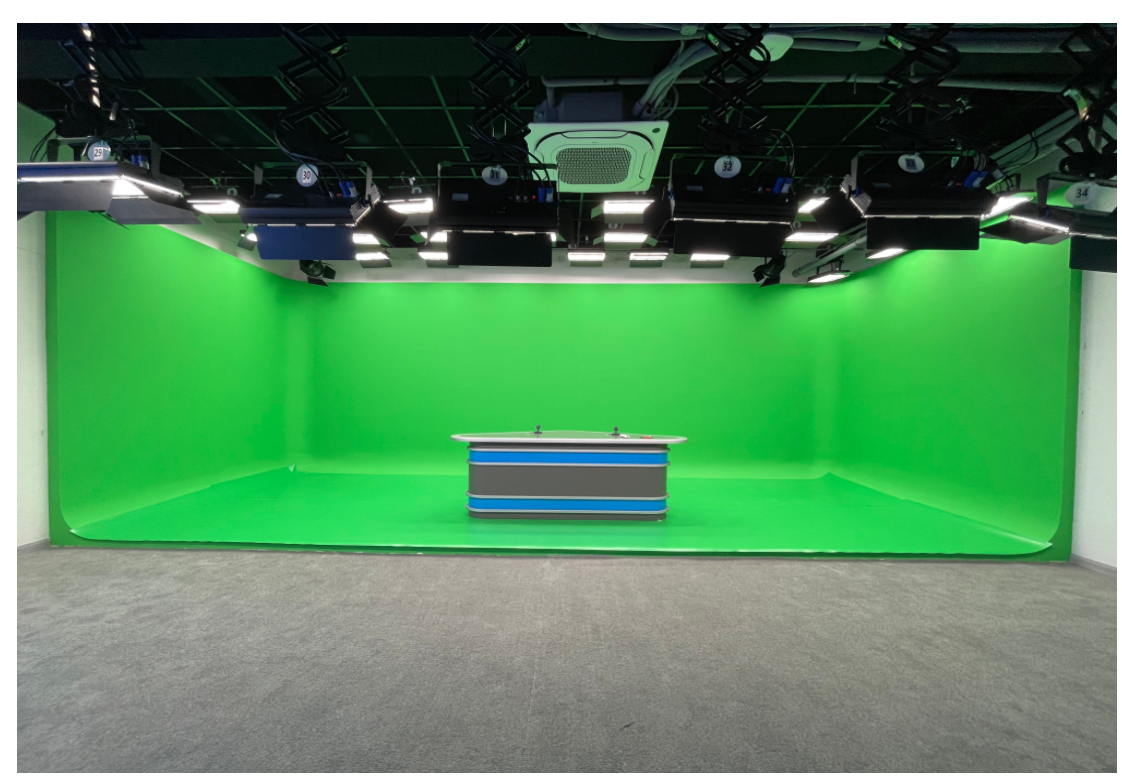 校园电视台演播厅融媒体直播蓝绿箱搭建虚拟演播室