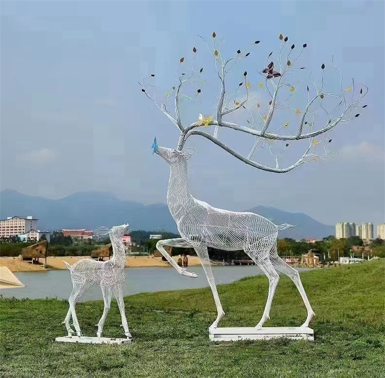 铁艺编织鹿雕塑 不锈钢镂空小鹿雕塑公园广场草坪景观摆件