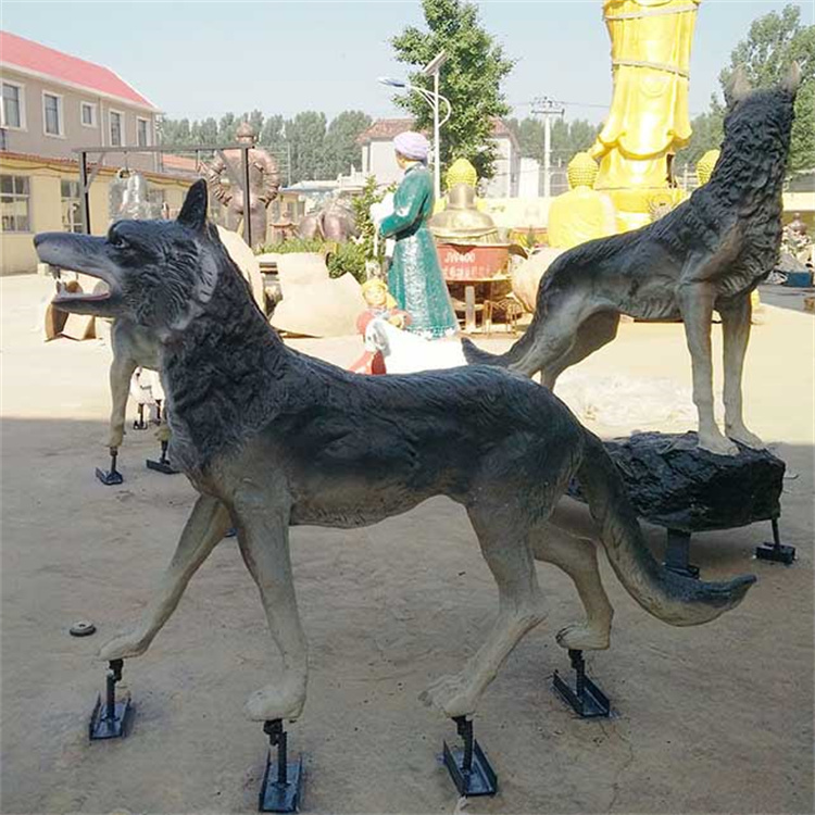 大型狼雕塑定制,玻璃钢狼群模型摆件