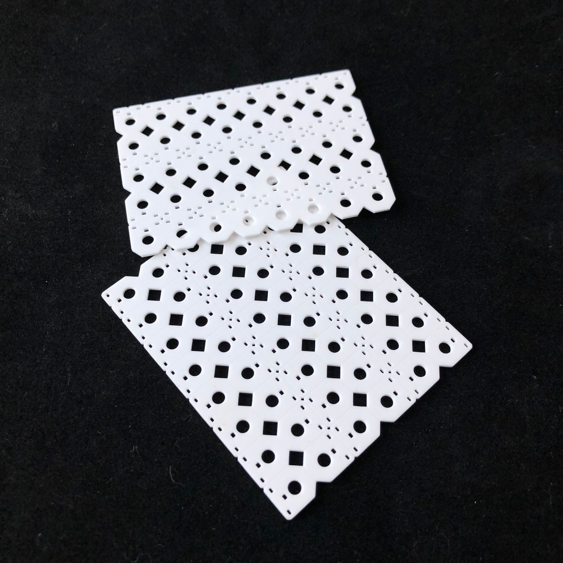 氮化硅陶瓷片 单面抛光陶瓷基片激光切割划片打孔加工 任意零切