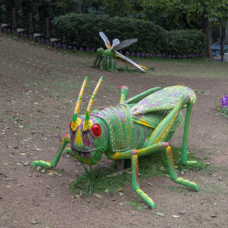 玻璃钢蝗虫模型定制,蚂蚱雕塑道具,公园景观大型昆虫摆件