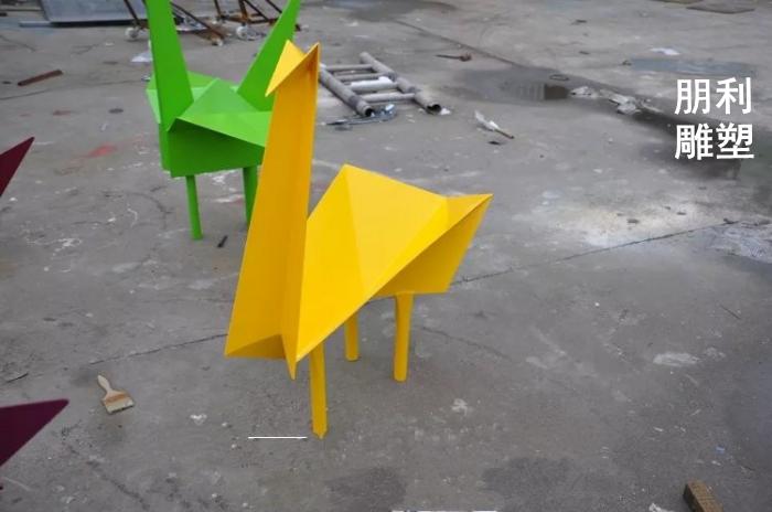 广场景观千纸鹤雕塑厂家 供给千纸鹤雕塑装饰 公园文化提供