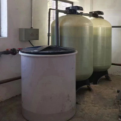 柳州市洗涤厂井水处理每小时10吨软化水处理设备