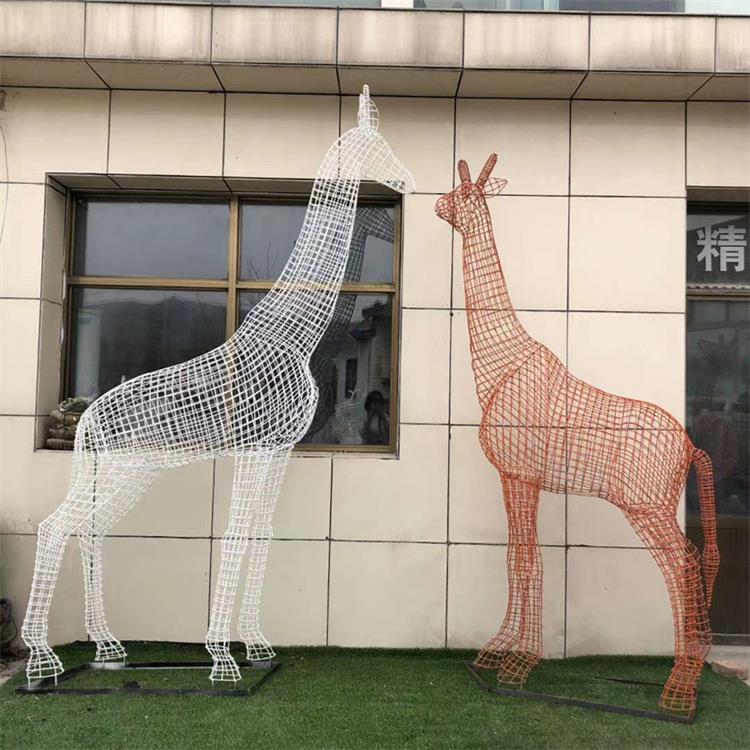 不锈钢丝编织动物雕塑，不锈钢镂空长颈鹿雕塑加工厂