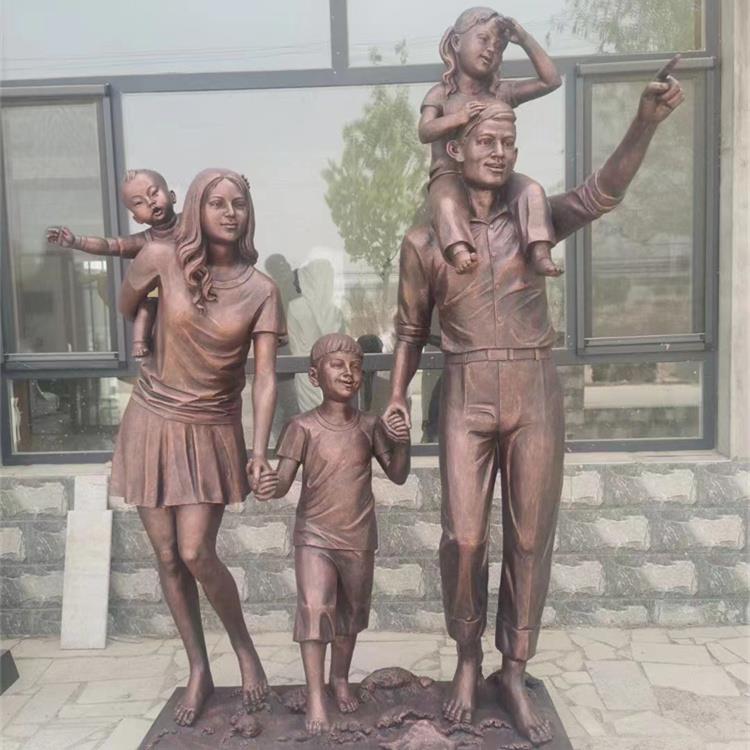 玻璃钢一家人逛街雕塑，幸福五口之家雕塑，家庭主题雕塑