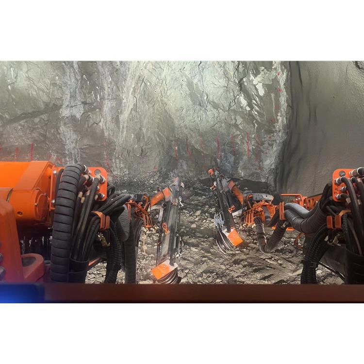 多臂轮胎 兰州Z20全工法直臂凿岩台车操作 多功能掘进钻机
