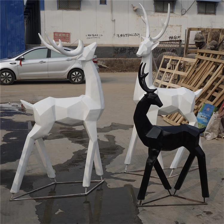 玻璃钢几何切面鹿雕塑，抽象块面鹿雕塑定制