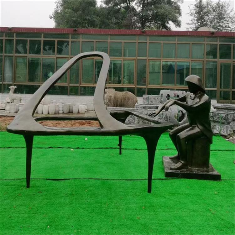 玻璃钢弹钢琴雕塑，弹钢琴的女孩雕塑，音乐主题雕塑