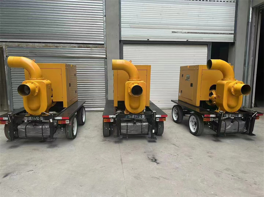 客户定制3台康明斯动力600立方柴油水泵车
