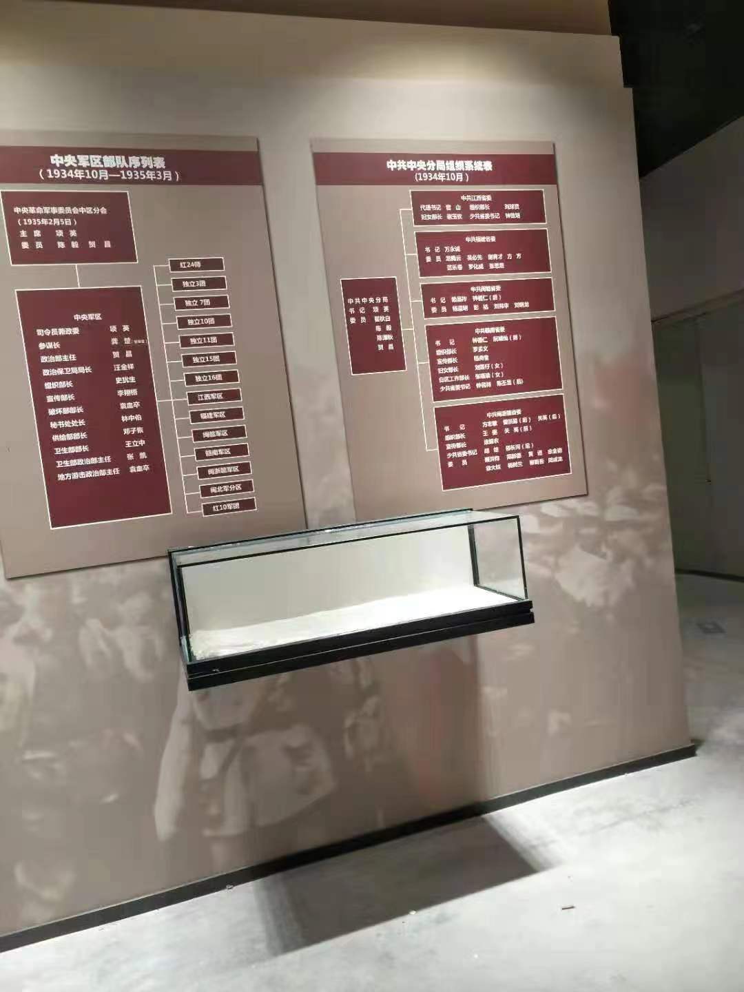 云南博物馆悬挂柜博物馆四面玻璃展示柜工厂