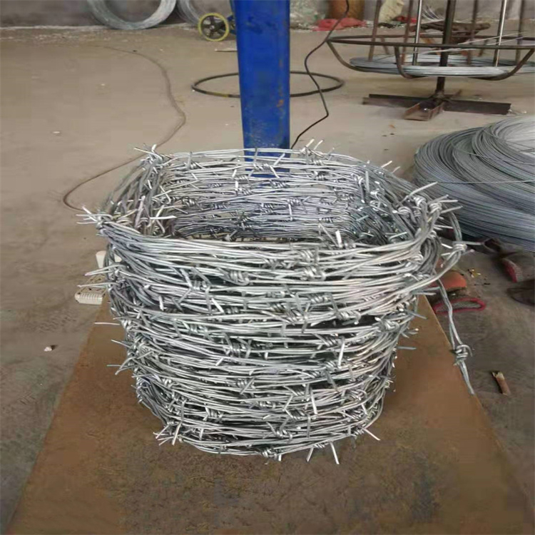 新疆高锌铁丝刺绳厂家供应吐鲁番公路刺网哈密不锈钢刺绳