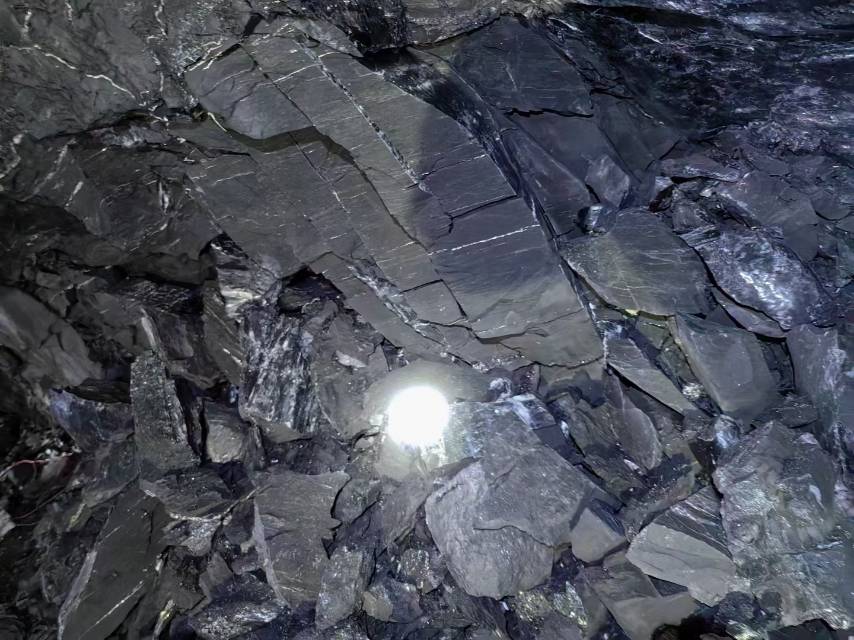 山西大同煤矿二氧化碳气体爆破深孔泄压技术