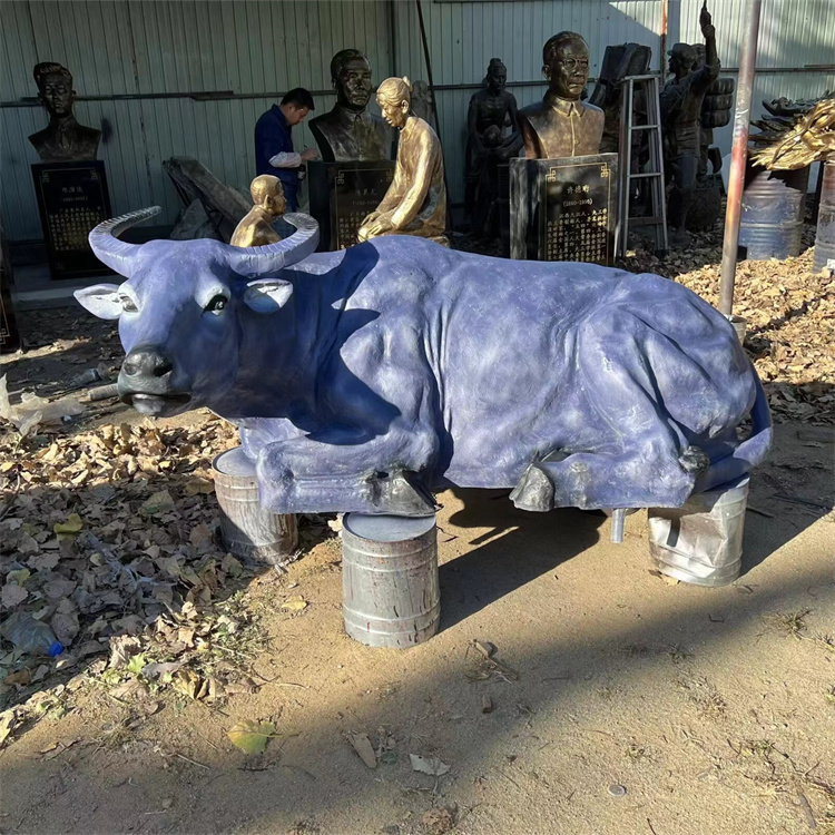 水牛雕塑定制 玻璃钢仿真牛雕塑公园动物加工制作