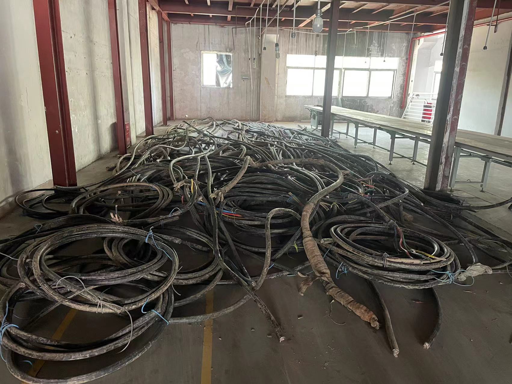 大量废电缆回收