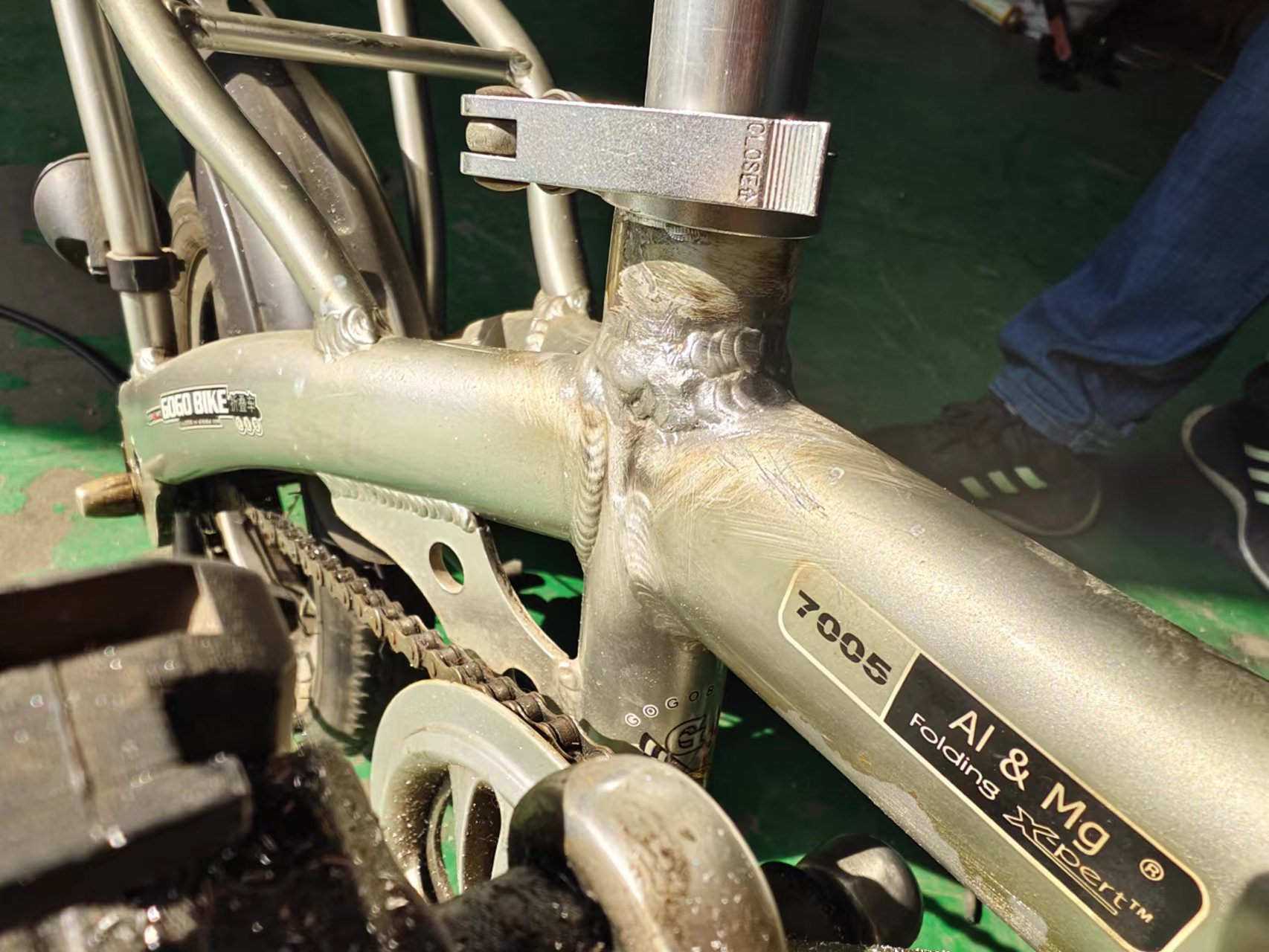 自行车铝合金车架的变速线底座断裂