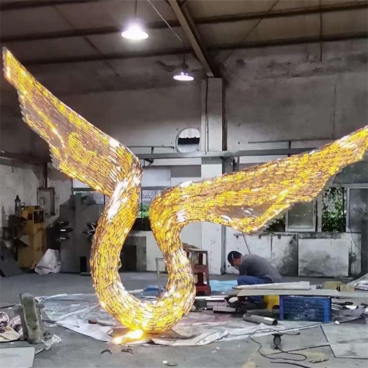 不锈钢异形翅膀雕塑定做，不锈钢镜面抽象翅膀雕塑