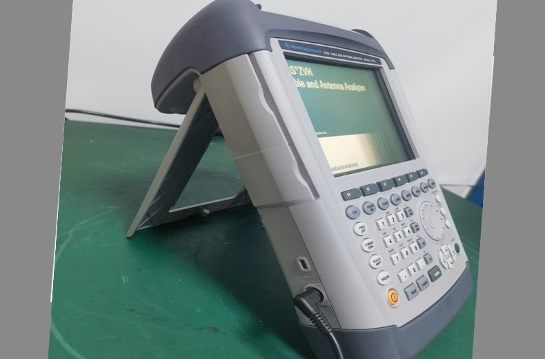 Rohde & Schwarz ZVH8 电缆和天线分析仪100 kHz至8GHz