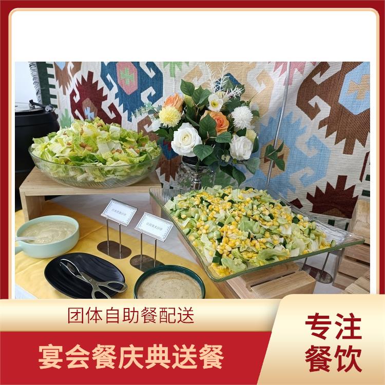 公明食堂承包工作餐团餐配送服务 提供一菜一价多样化的菜色自由消费