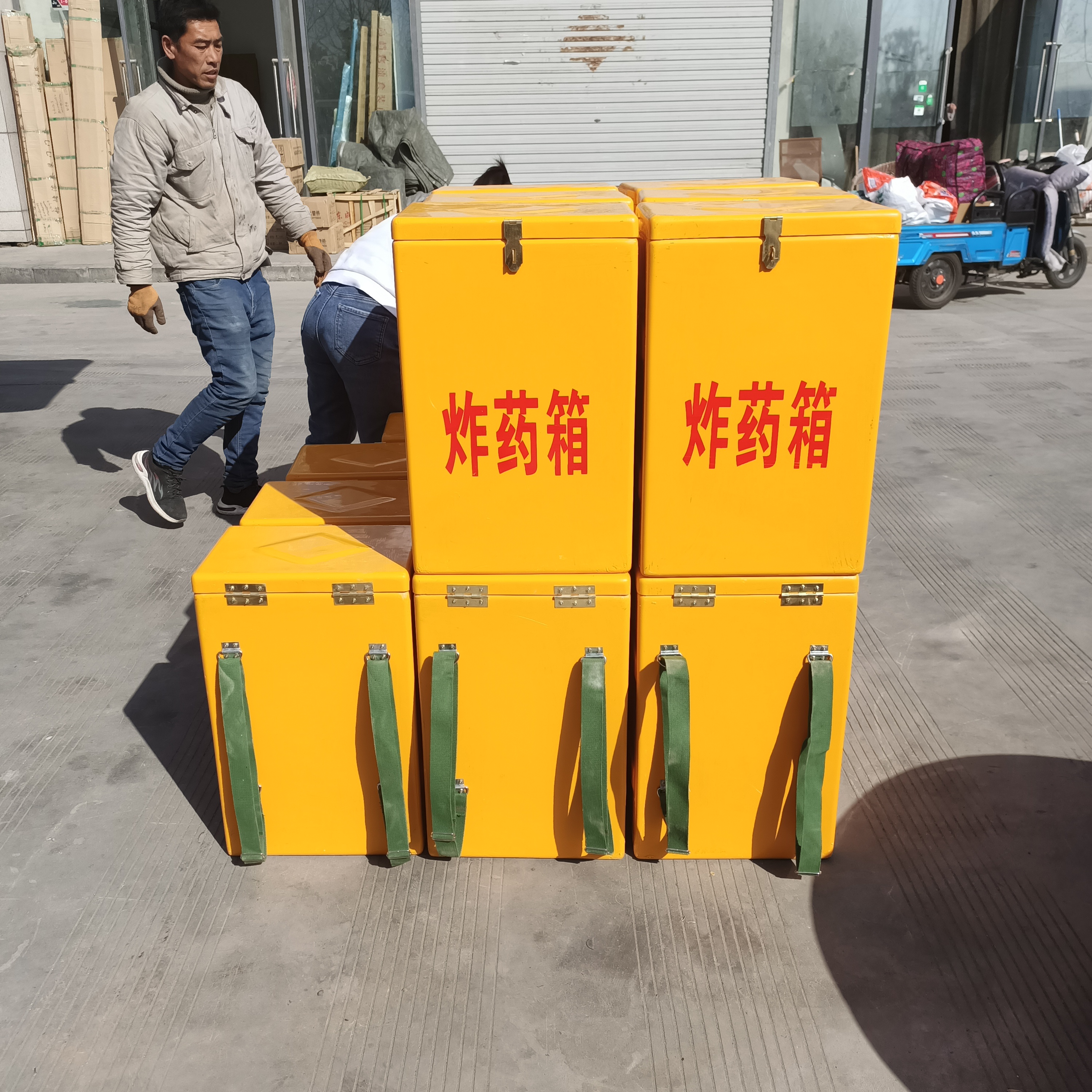 煤礦井下炸藥箱民爆工具箱玻璃鋼爆破作業(yè)箱耐腐蝕火工品存儲箱