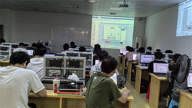 陽(yáng)江PLC編程培訓(xùn)課程 多校區(qū)連鎖 龍豐自動(dòng)化培訓(xùn)學(xué)校供應(yīng)
