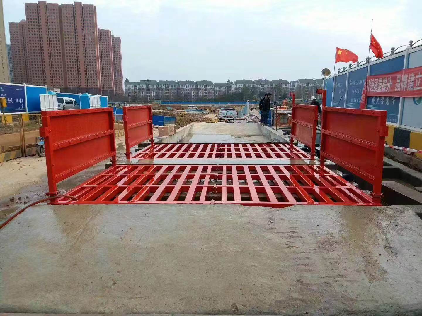 工地全自動(dòng)滾輪式洗車臺(tái) 滾軸式自動(dòng)排泥洗車機(jī) 廠家八軸洗輪機(jī)
