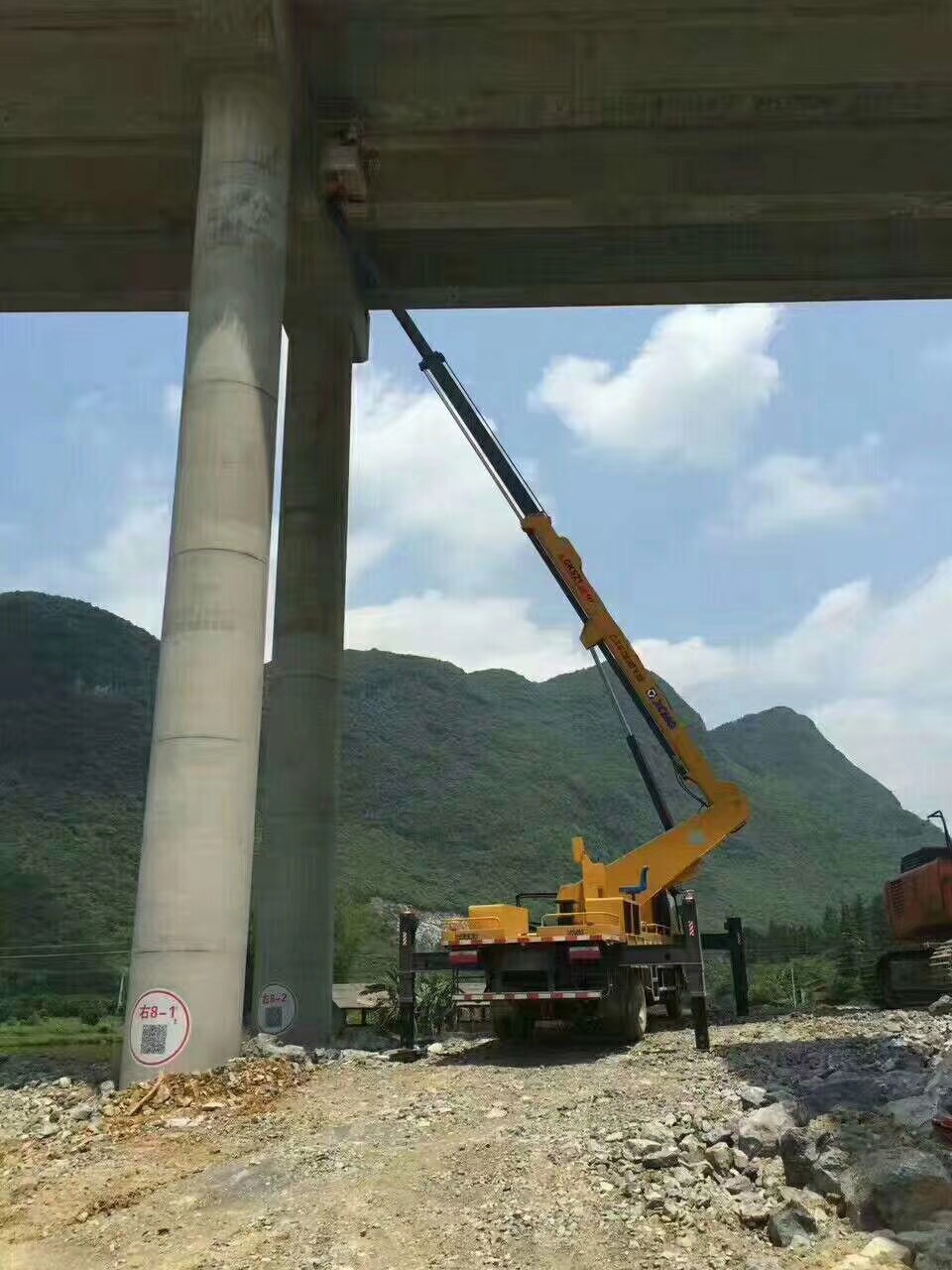白云登高车出租、白云同和升降车出租、广告安装高空车租赁电话