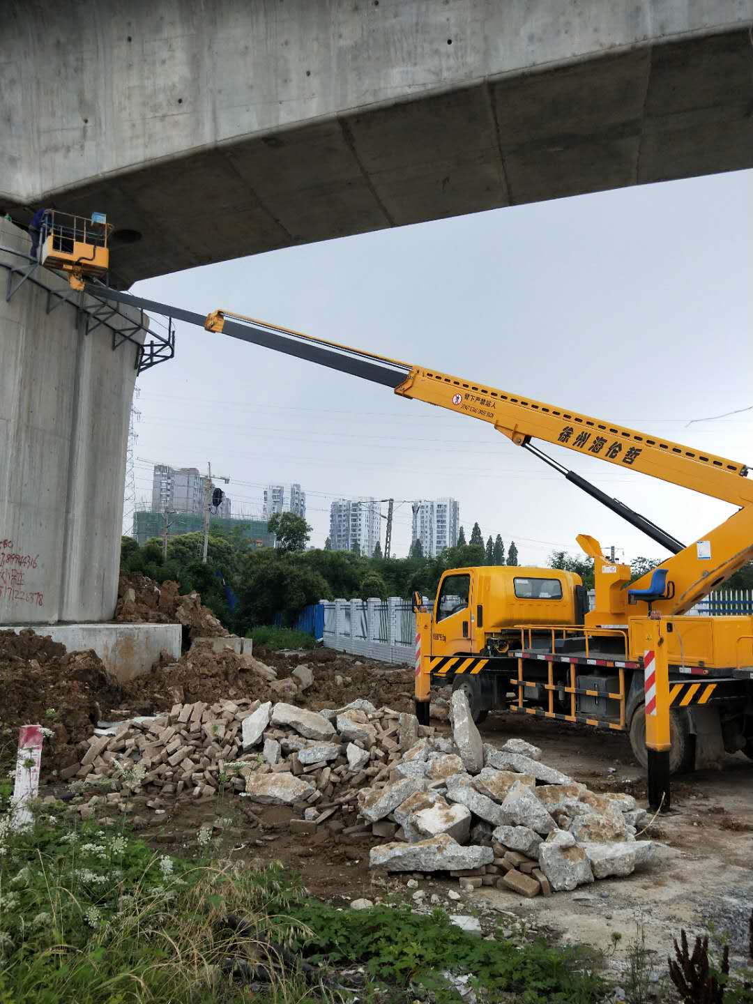 白云登高车出租、白云同和升降车出租、广告安装高空车租赁电话