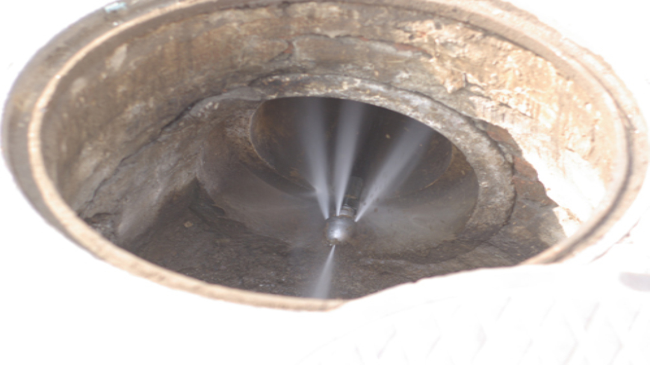 郑州东风南路污水井疏通