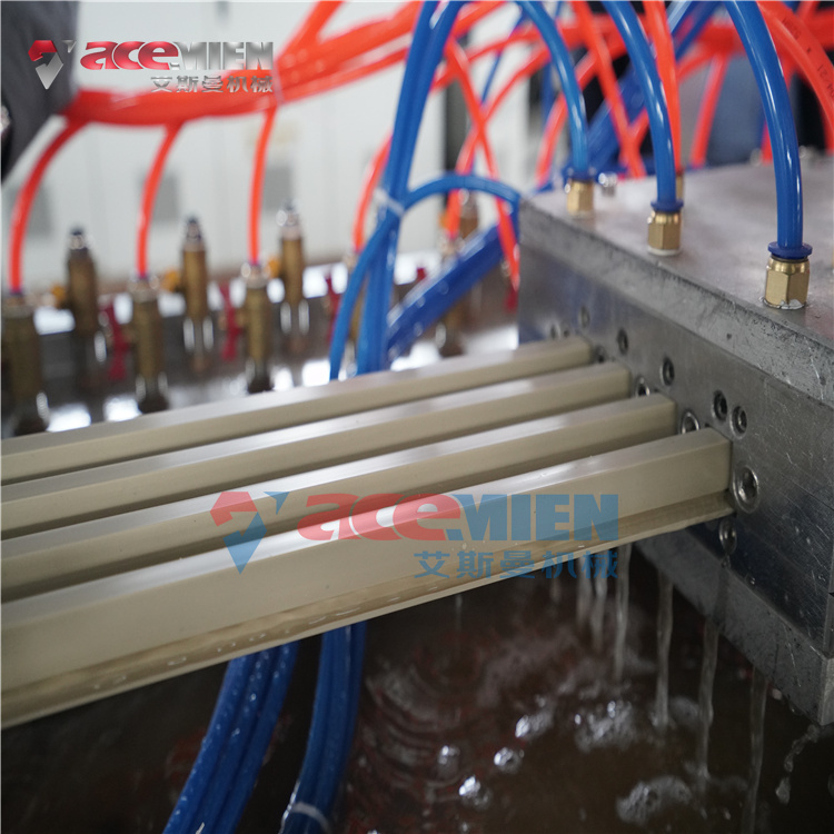 艾成机械 带远程控制系统 竹木纤集成护墙板机器