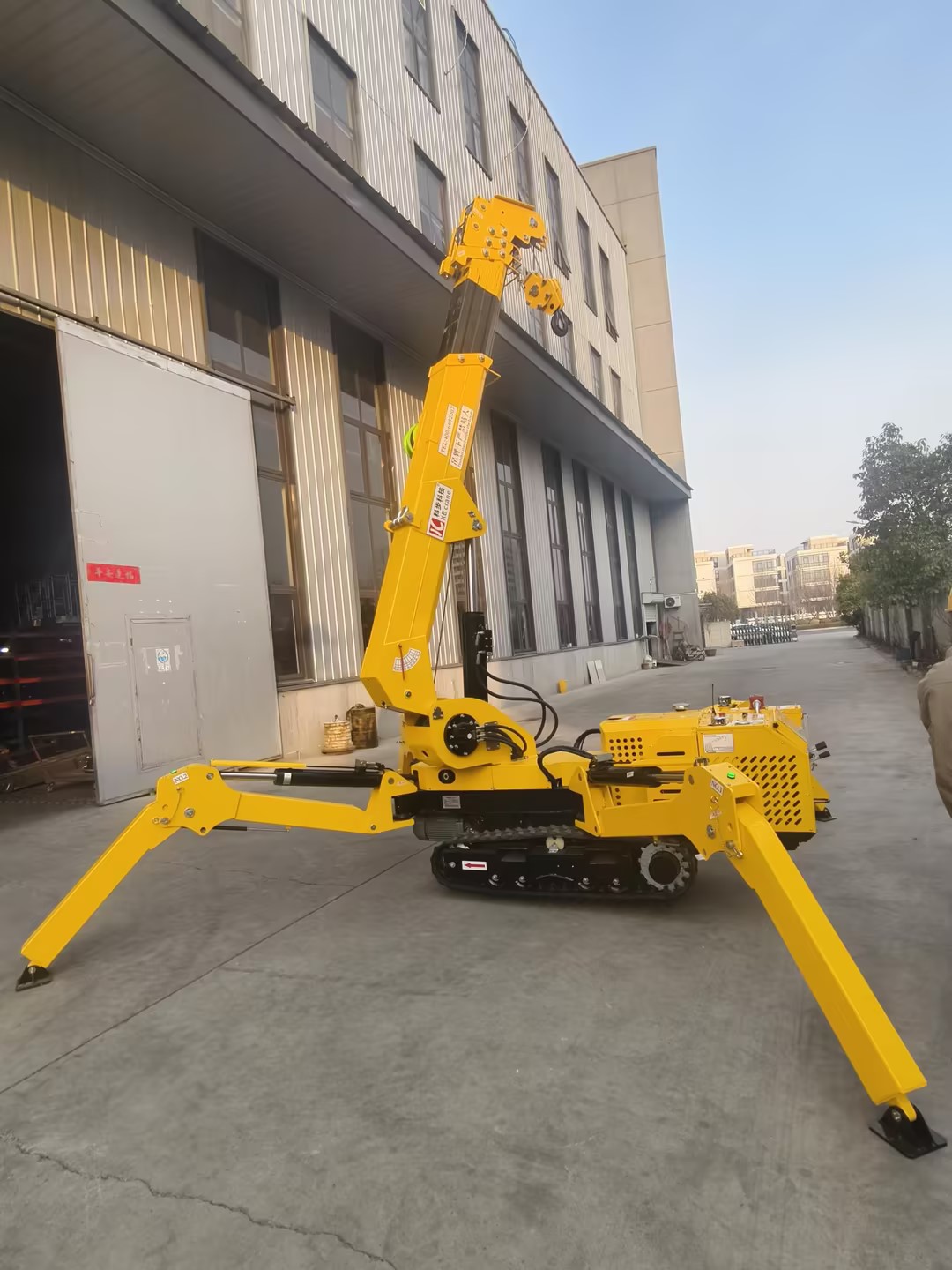 青岛小型蜘蛛吊车租赁
