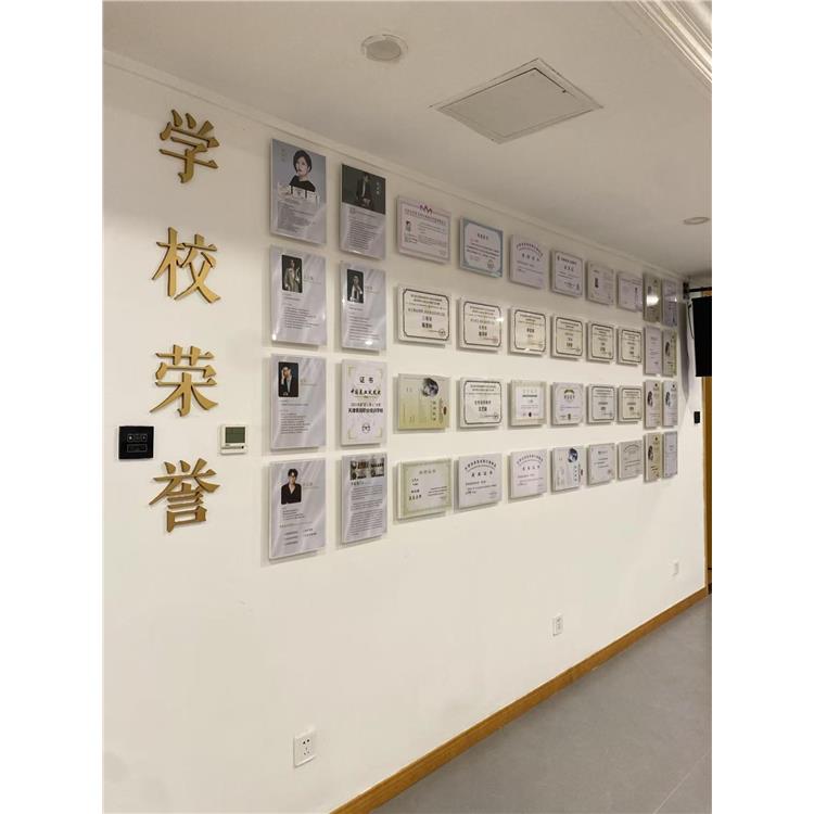 乌鲁木齐学化妆哪里好